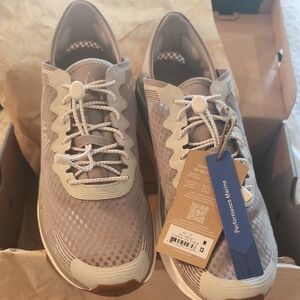 NWT OluKai Ash Sterling Sneakers
